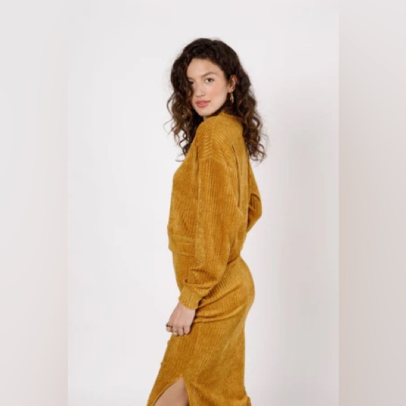 NWT Band Of The Free RUSSEL GOLD RIBBED VELVET PULLOVER Bohemian Style Blouse - Picture 3 of 5